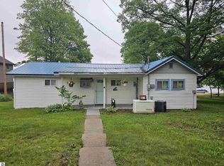 662 N Lakeview Dr, Hale, MI 48739