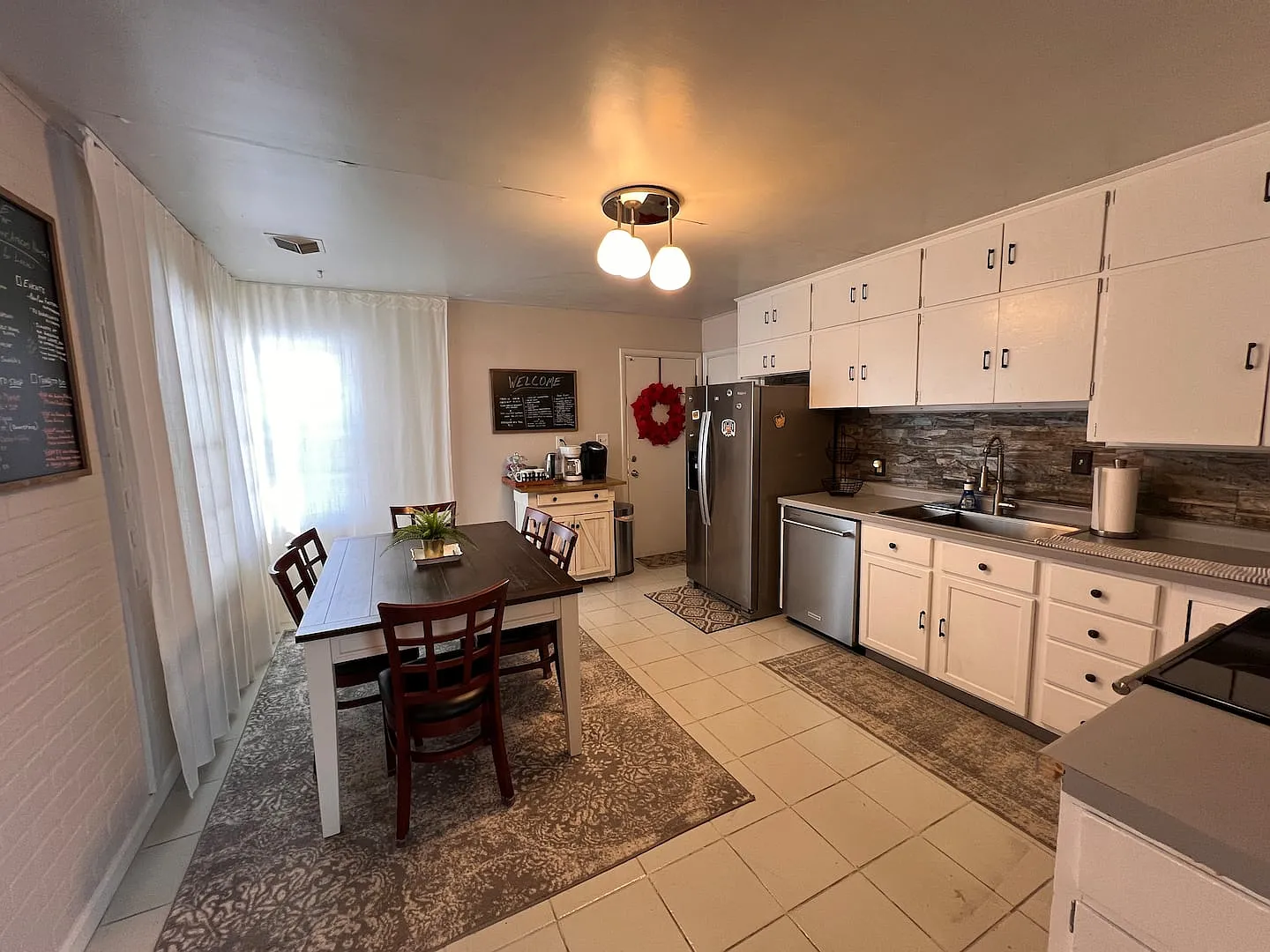 4 bed, 1.5 bath, 1990 sqft, $2,400 — Photo 3