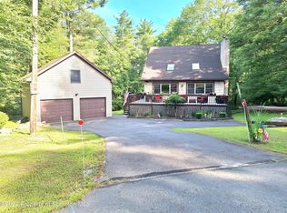 105 Coves Ct, Hawley, PA 18428