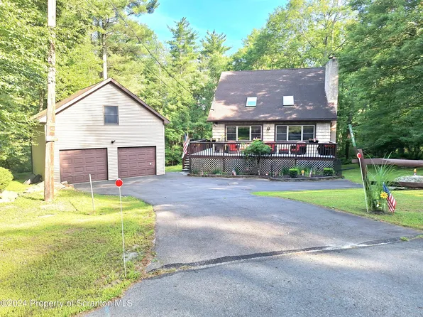 105 Coves Ct, Hawley, PA 18428