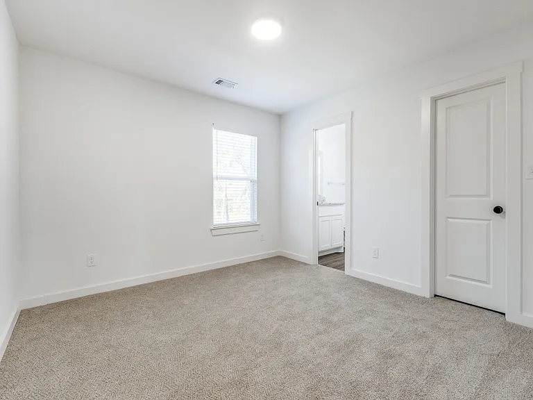1035 Ray Dr — Photo 6