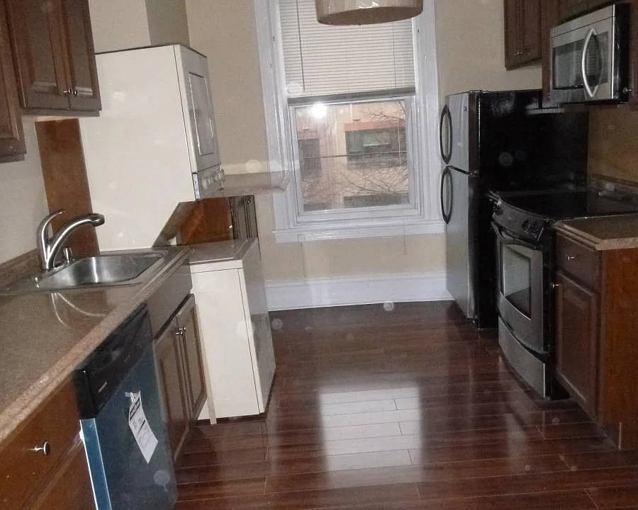 Kitchen with Hardwood floor and stainless appliances