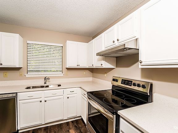 3rd image of 6904 Brittany Ln