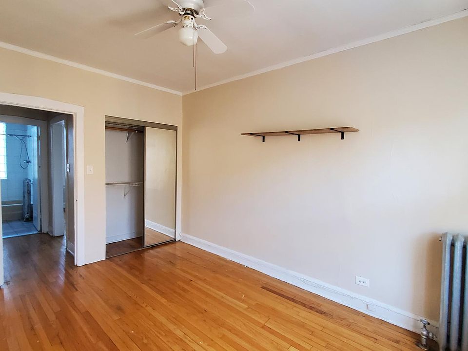 1st image of 4045.5 N Mozart Ave #3W