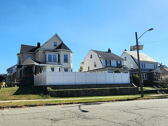 2nd image of 4 Stuyvesant Ave