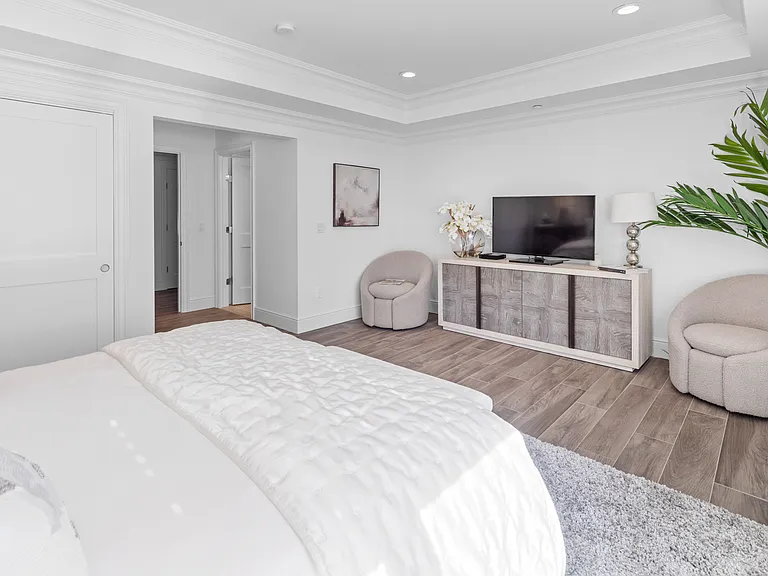 37 Village Green Dr — Photo 17