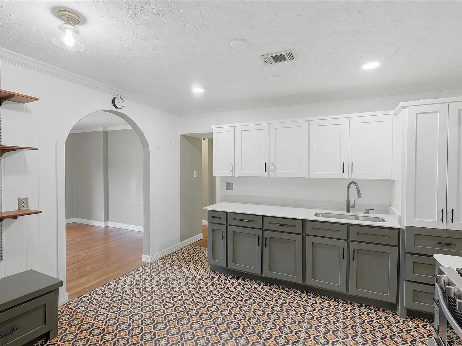 3 bed, 2.0 bath, 1640 sqft, $2,500 — Photo 4