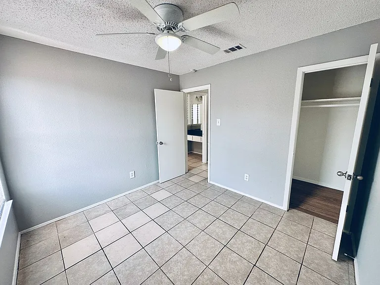 5305 Woodland Oaks Ct — Photo 8