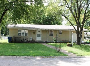 1010 Ash St, Carthage, MO 64836