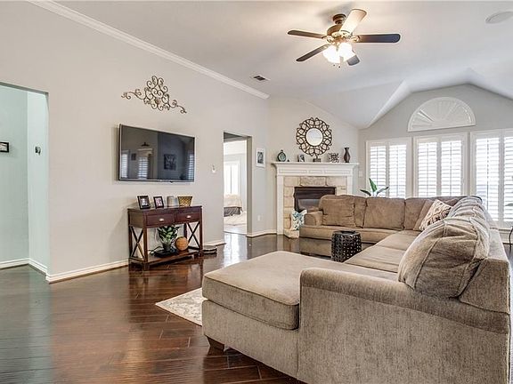 3rd image of 8905 Lochgreen Ln