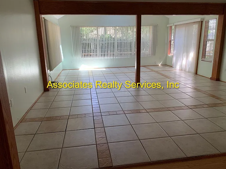 10335 NW 13th Ln — Photo 10