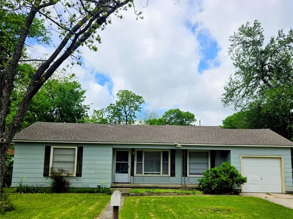 1813 Throckmorton St, Gainesville, TX 76240