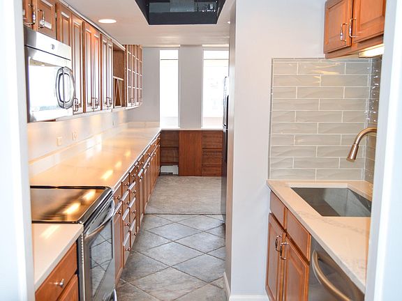 2nd image of 1250 N Humboldt St APT 1402