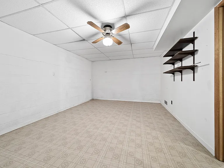 162 Osborne St — Photo 18