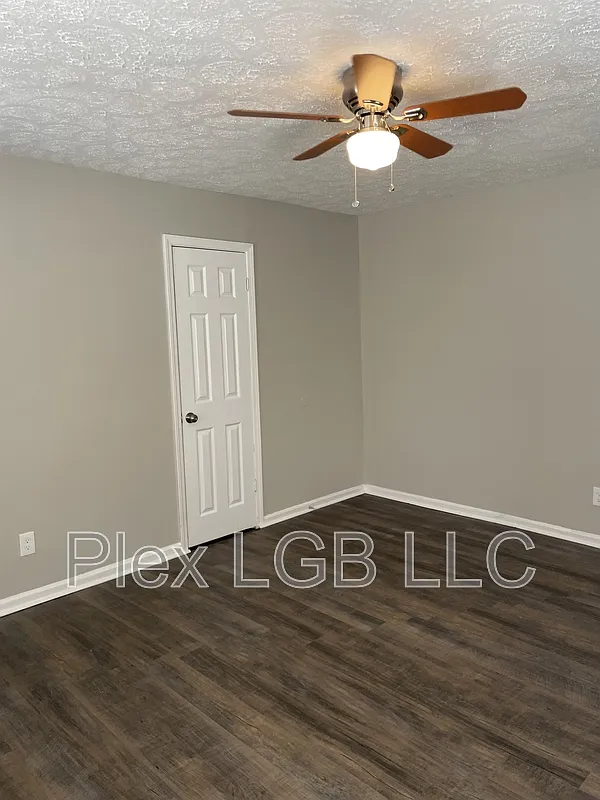 3 bed, 1.0 bath, 1024 sqft, $1,200 — Photo 3