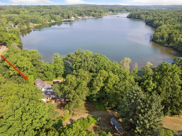 4300 W Bacon Rd, Hillsdale, MI 49242