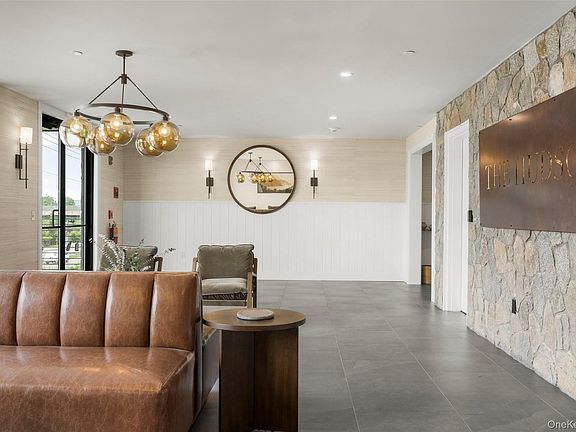 4th image of 25 Riverside Avenue #211