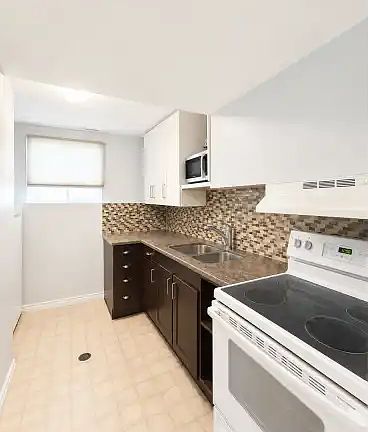 5th image of 446 McCallum St #1A