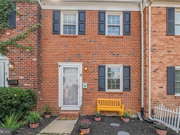 5 Bentley Ct, Fredericksburg, VA 22408