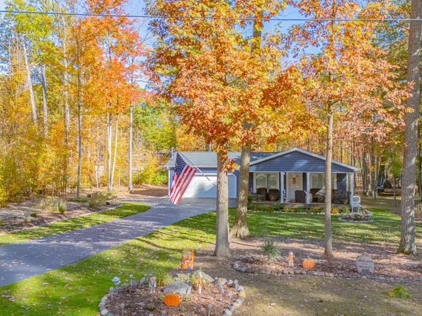 600 Winchester Dr, Roscommon, MI 48653
