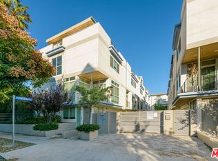6733 W Hepburn Way, Los Angeles, CA 90038