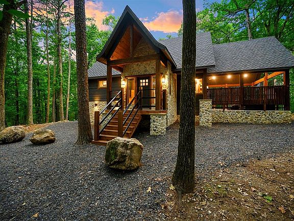 4th image of 667 Chinook Rd