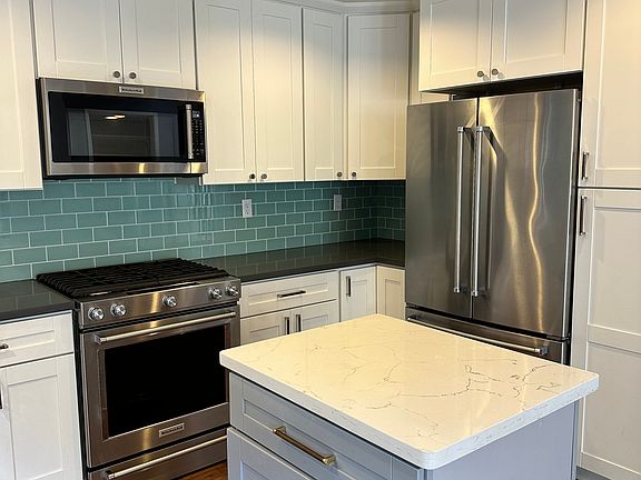 5th image of 229 Clay St