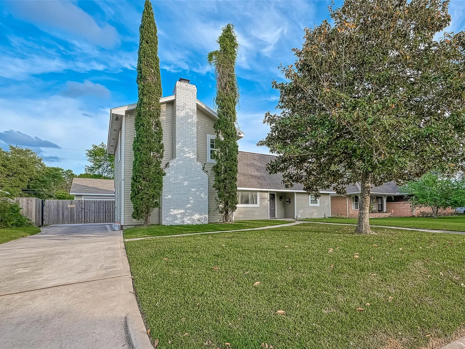 5 bed, 3.0 bath, 3128 sqft, $5,700 — Photo 2