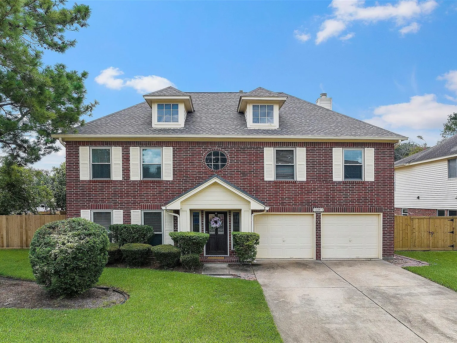 4 bed, 2.5 bath, 2528 sqft, $2,400 — Photo 1