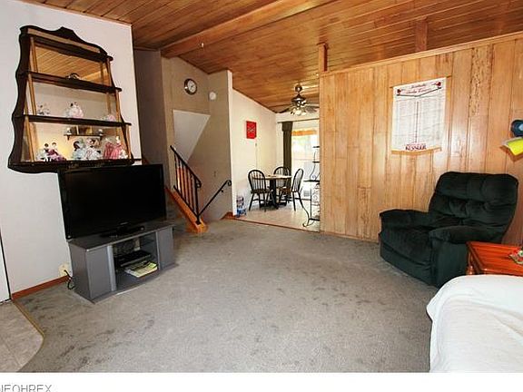 4th image of 957 Wilder Ave