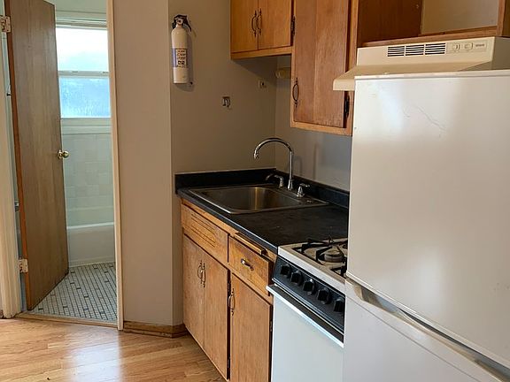 3rd image of 330 8th St SE #22