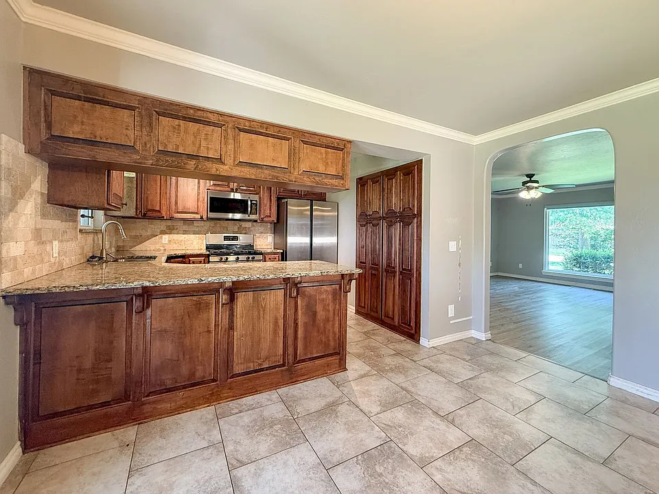 16 SW 148th St
