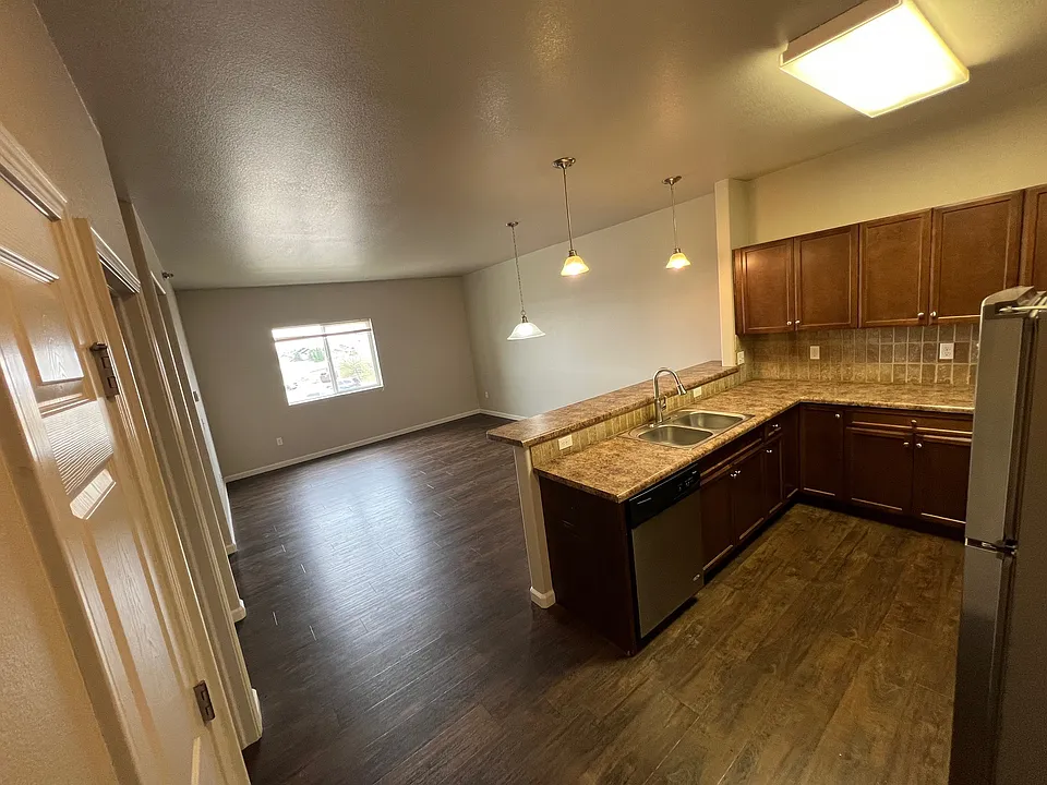 2202 Timbers St W #202