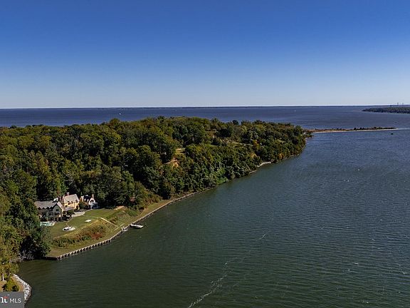 2nd image of 622 Magothy Rd