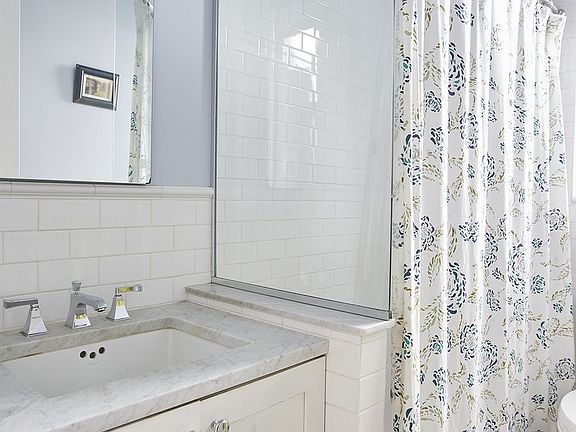 4th image of 2 Grace Ct APT 2E