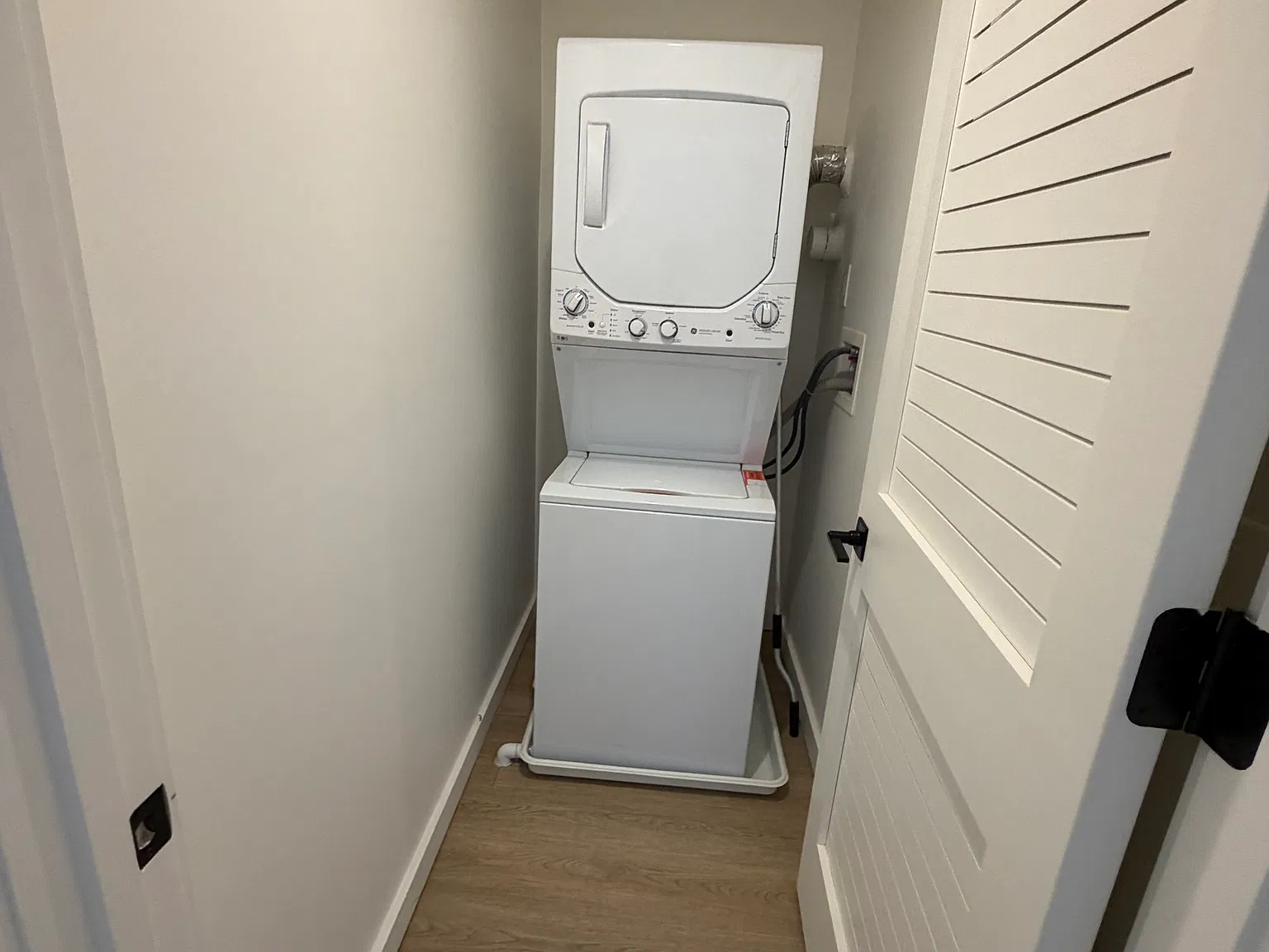 2 bed, 900 sqft, $4,900 — Photo 3