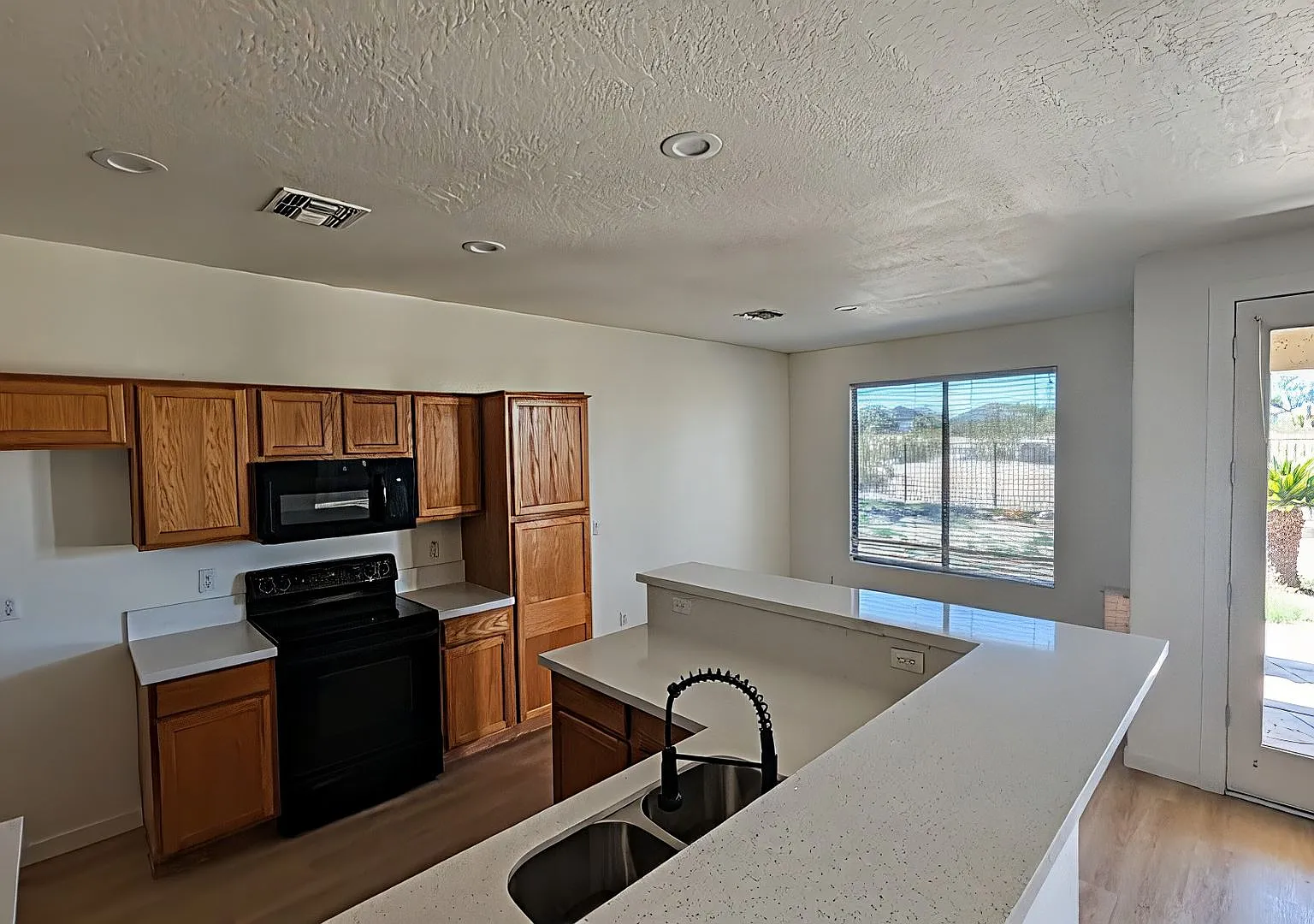 Clean, Fresh Paint, Washer/Dryer, Refrigerator — Photo 4
