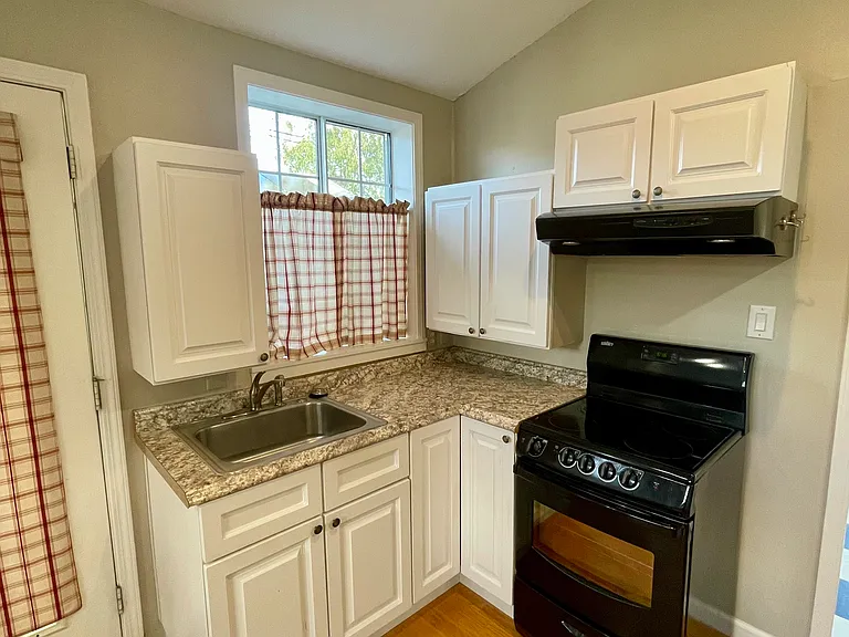 135 Clark St — Photo 4