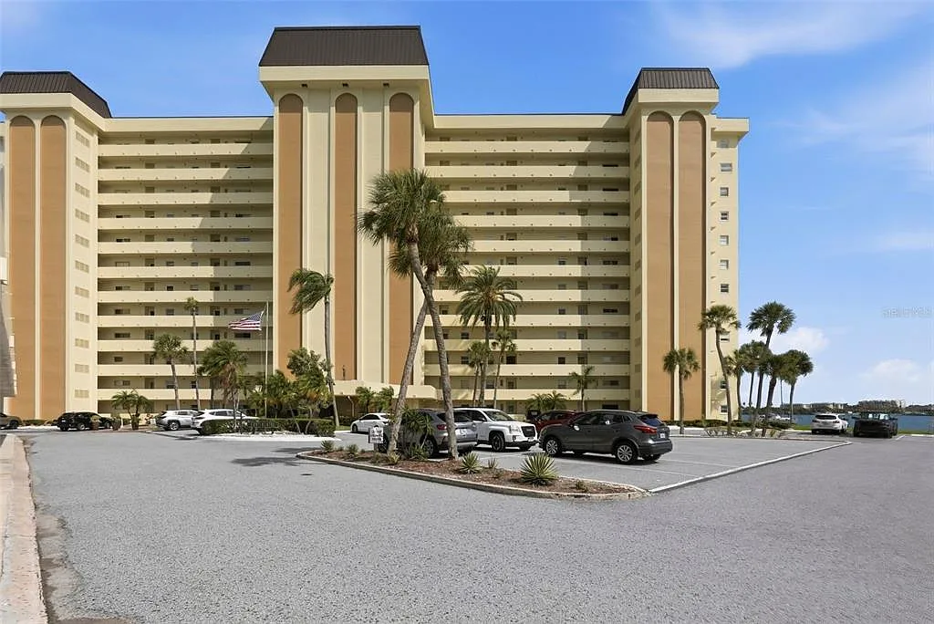 2 bed, 2.0 bath, 1050 sqft, $2,200 — Photo 1