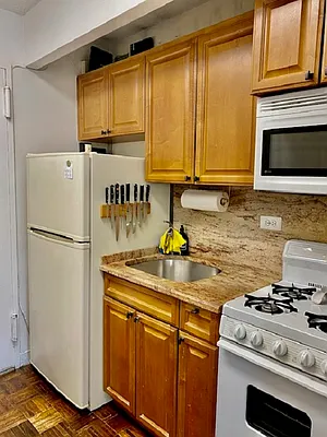 Rented by City Connections Realty | media 4