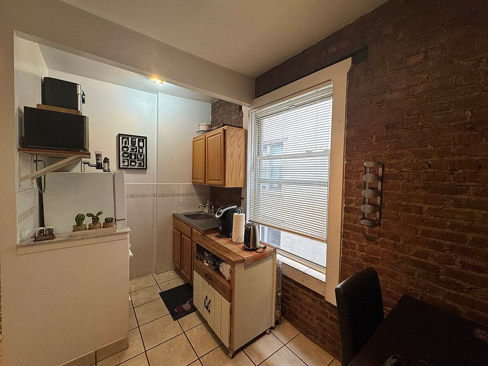 2nd image of 24-27 Steinway St #11