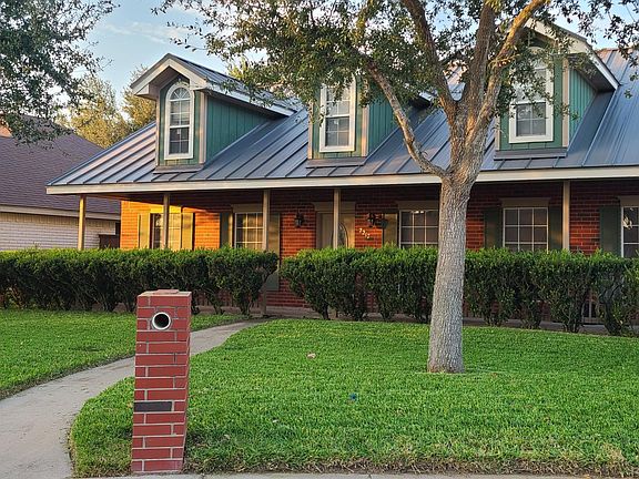 2nd image of 2217 Mockingbird St
