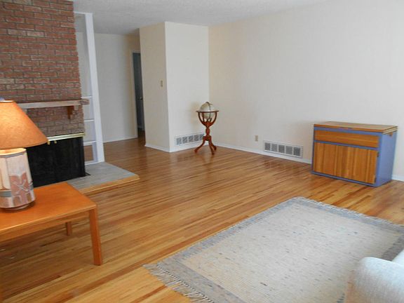 4th image of 6404 Ponderosa Ave NE