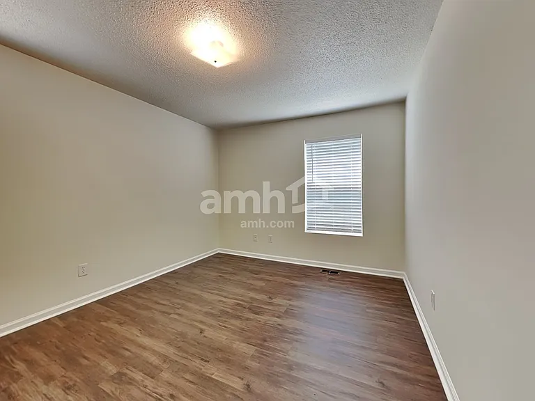 221 Dogwood Ave — Photo 5