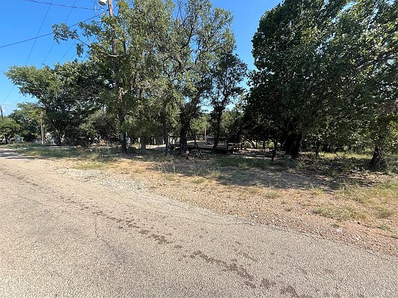 2nd image of 775-776 Oak Point Dr