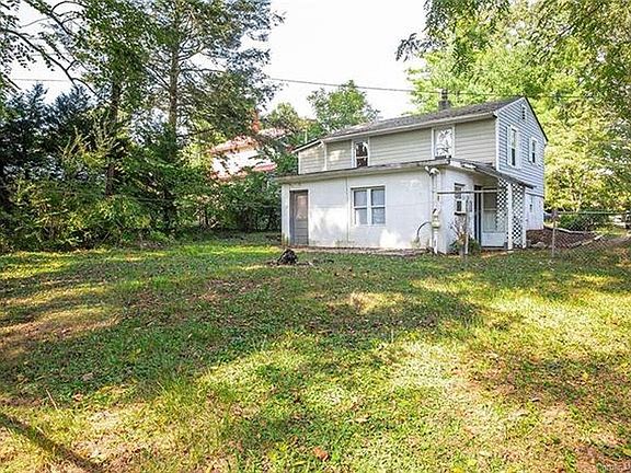 4th image of 827 Forest St #B