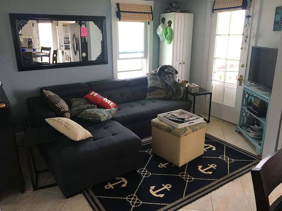 Living area that closes to 3rd bedroom