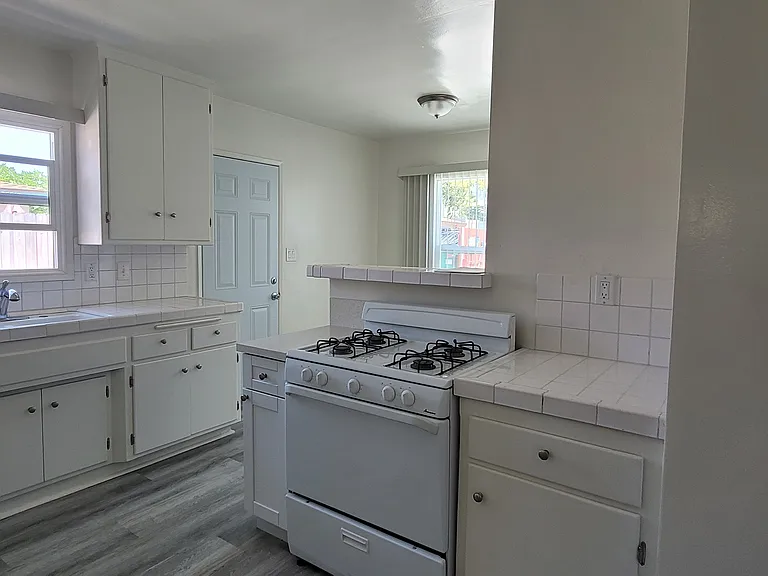 25610 1/2 Oak St #25610.5 — Photo 11