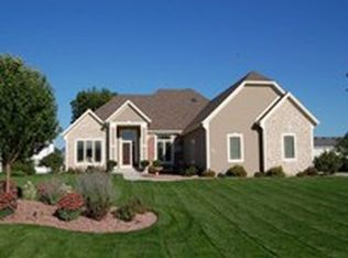 W144N9912 Sun Valley Trl, Germantown, WI 53022