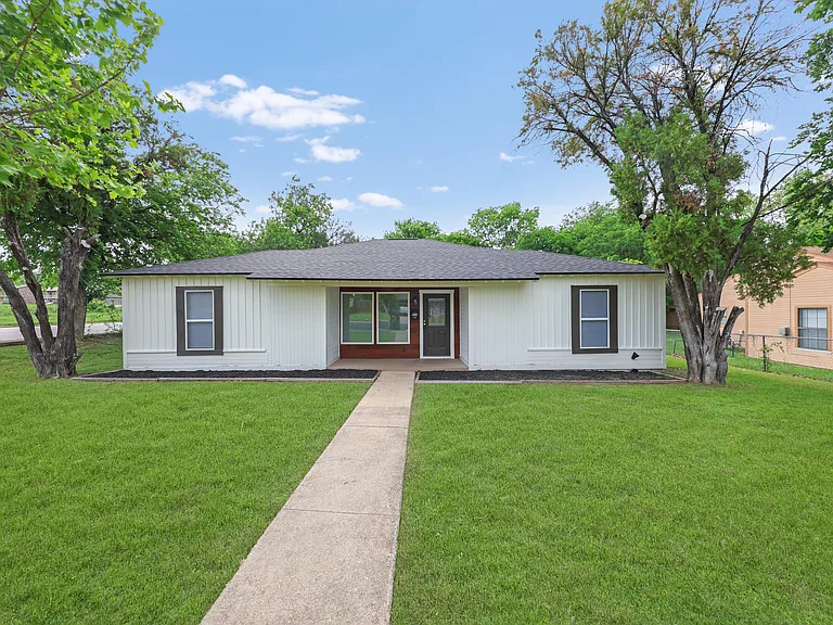 913 Estelle Ave — Photo 1